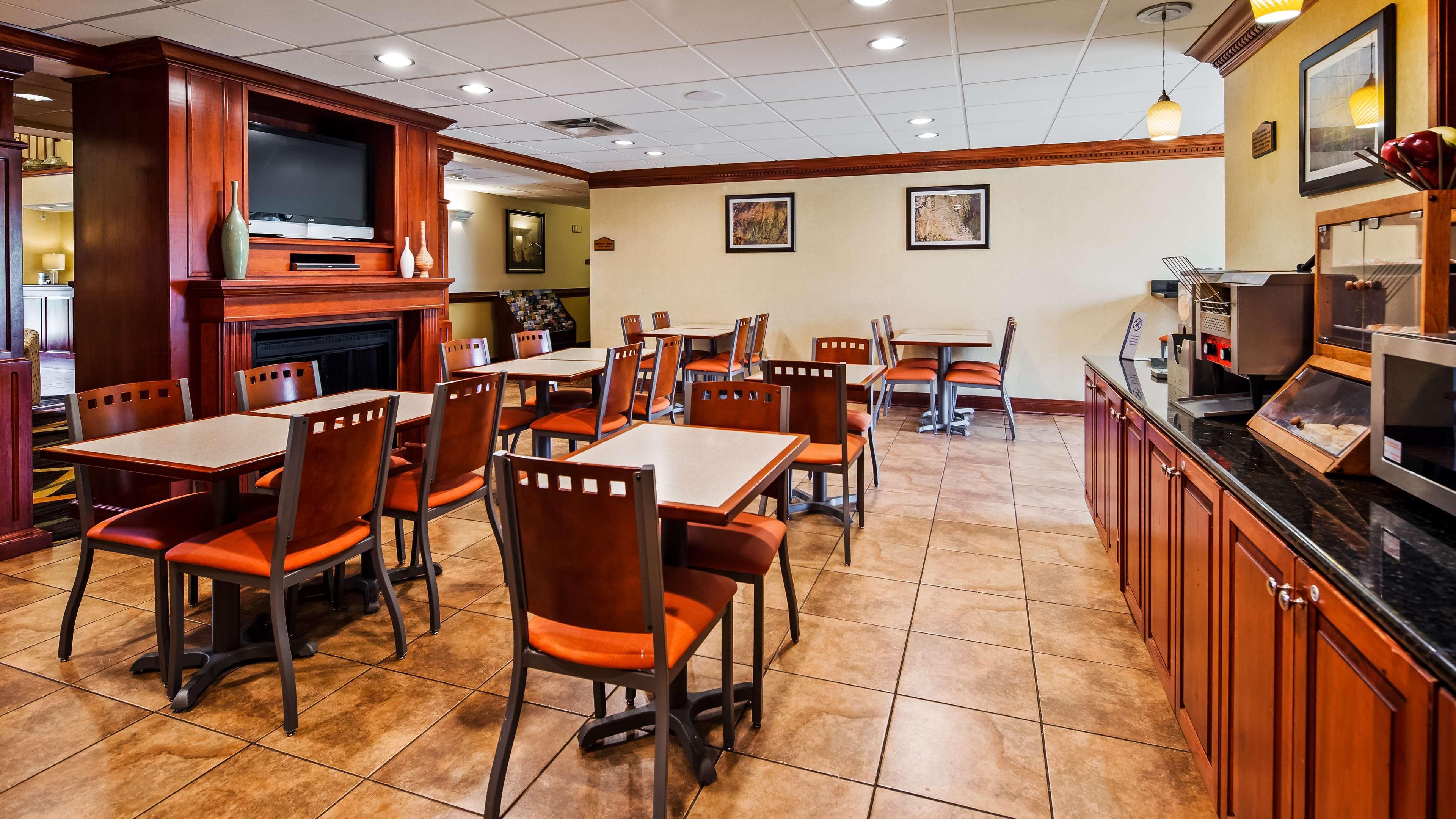 Best Western Plus Strawberry Inn & Suites Knoxville Buitenkant foto