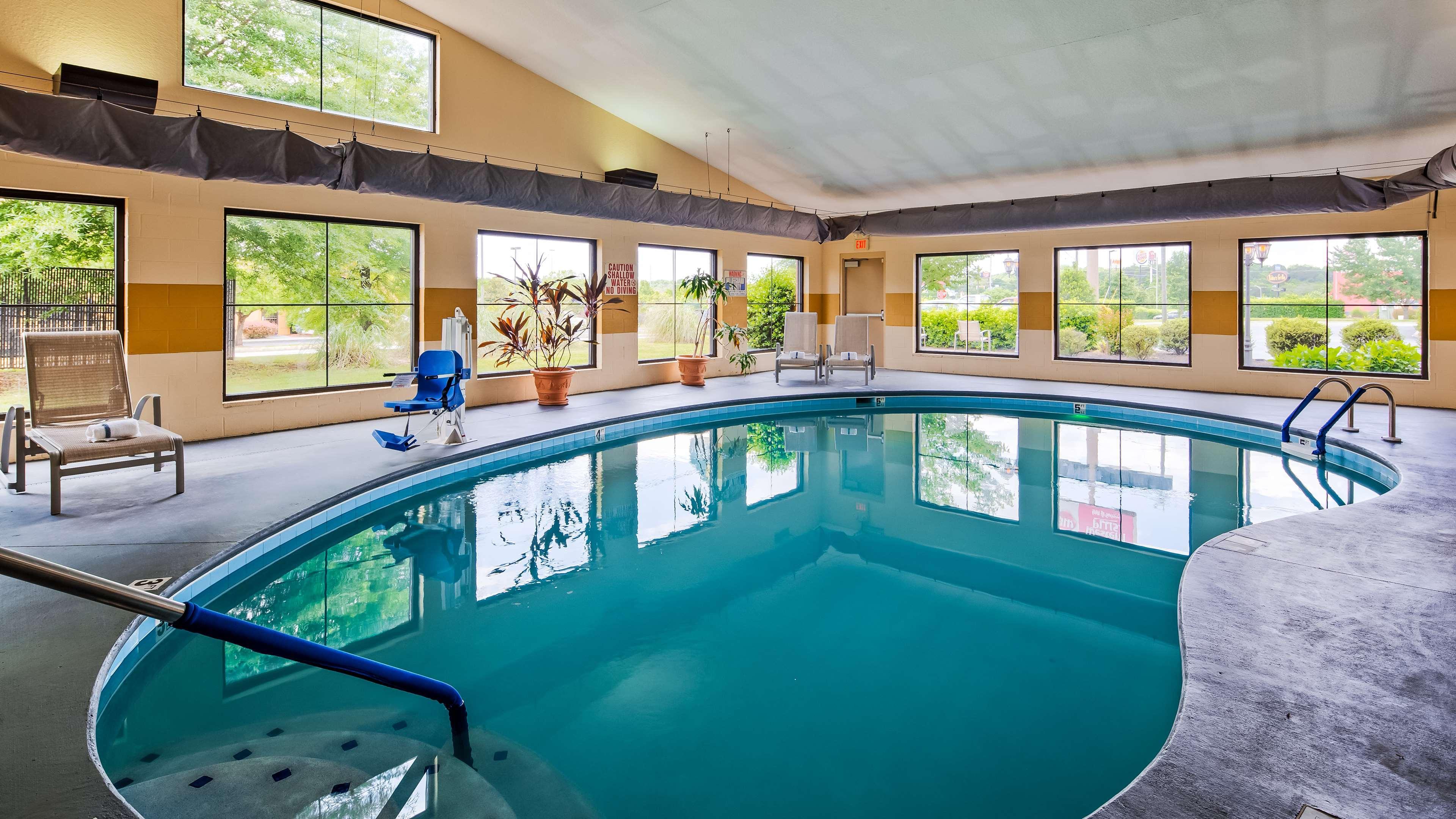 Best Western Plus Strawberry Inn & Suites Knoxville Buitenkant foto