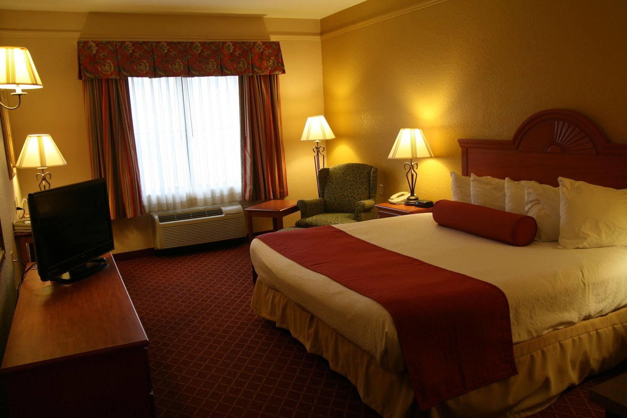 Best Western Plus Strawberry Inn & Suites Knoxville Buitenkant foto